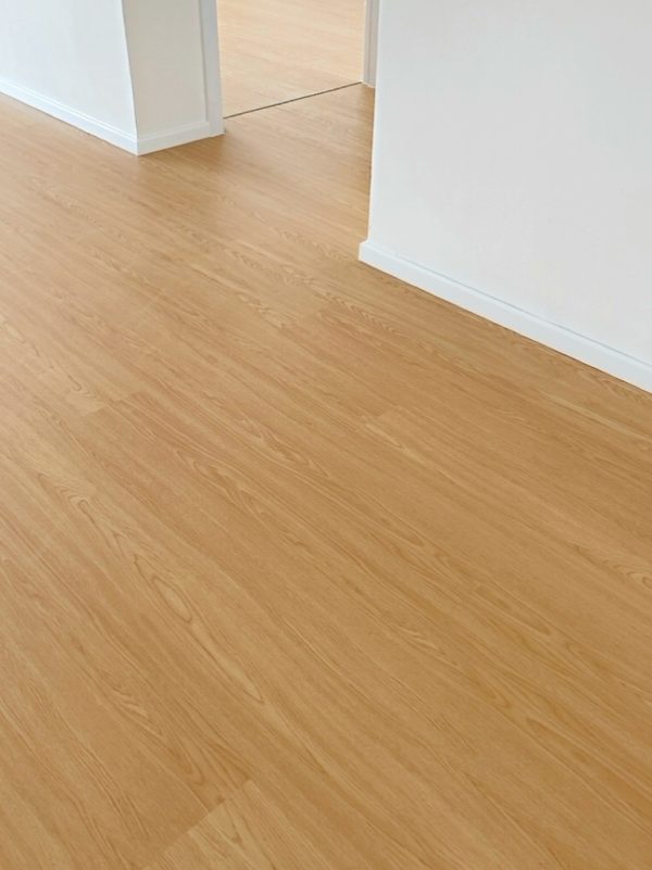 經典原木 6.5mm 鎖扣式無縫石塑地板 Premium + IXPE - Image 2